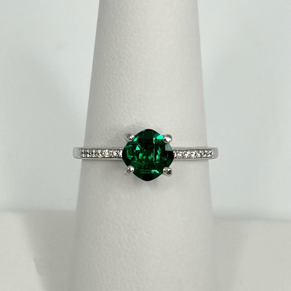 BEAUTIFUL 1ctw Cushion Cut Emerald Ring Silver Ring Size 7